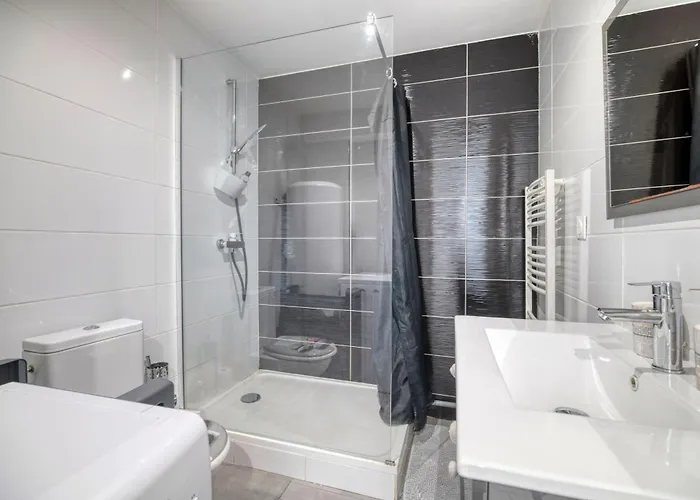 Gare Et Metro 3mn A Pied Апартаменты *